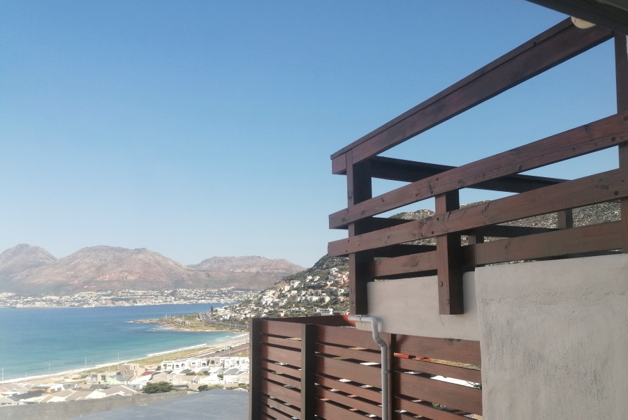 To Let 4 Bedroom Property for Rent in Glencairn Heights Western Cape